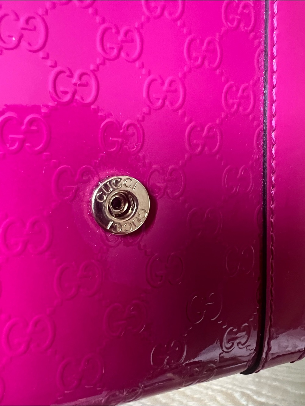 GUCCI Magenta Patent Micro Guccissima Compact Wallet - Picture 11 of 12